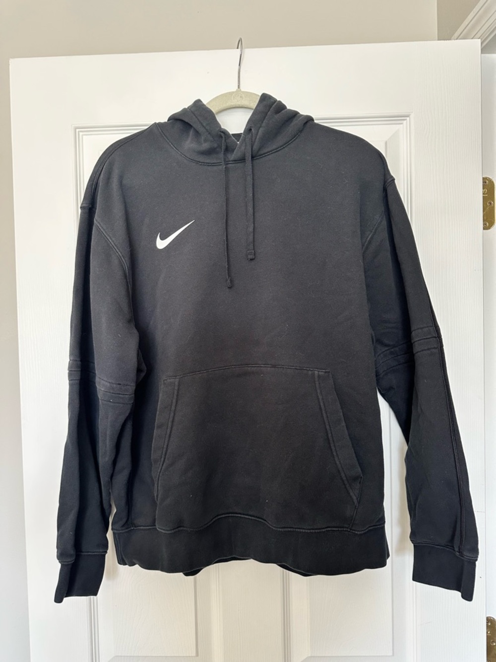 Nike Black Hoodie Sweatshirt Size L Swoosh Pullover Athletic